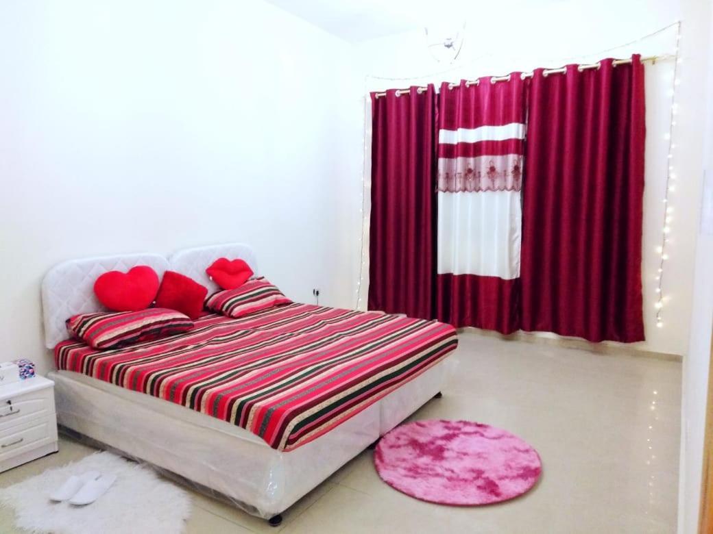 Bright Sunshine Holiday Home Shared Apartments 迪拜 外观 照片